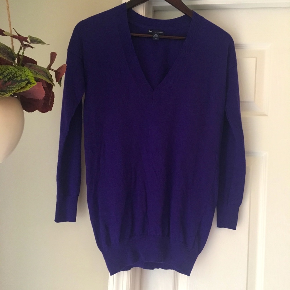 Gap v-neck sweater